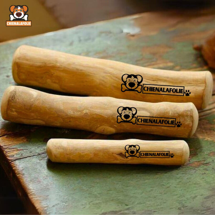 Comparison_of_three_coffee_wood_dog_chew_sizes_Chienalafolie_on_wooden_table